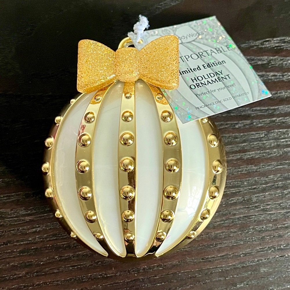 Bath & Body Works Holiday Ornament Limited Edition Scentportable White Gold 🎀Bow